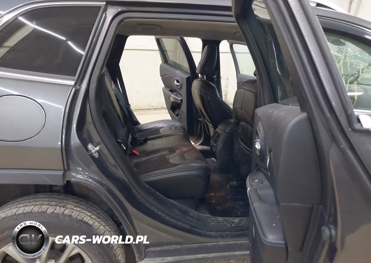 2019 Jeep Cherokee Latitude Plus 4X4 VIN:1C4PJMLX3KD417801 - 8