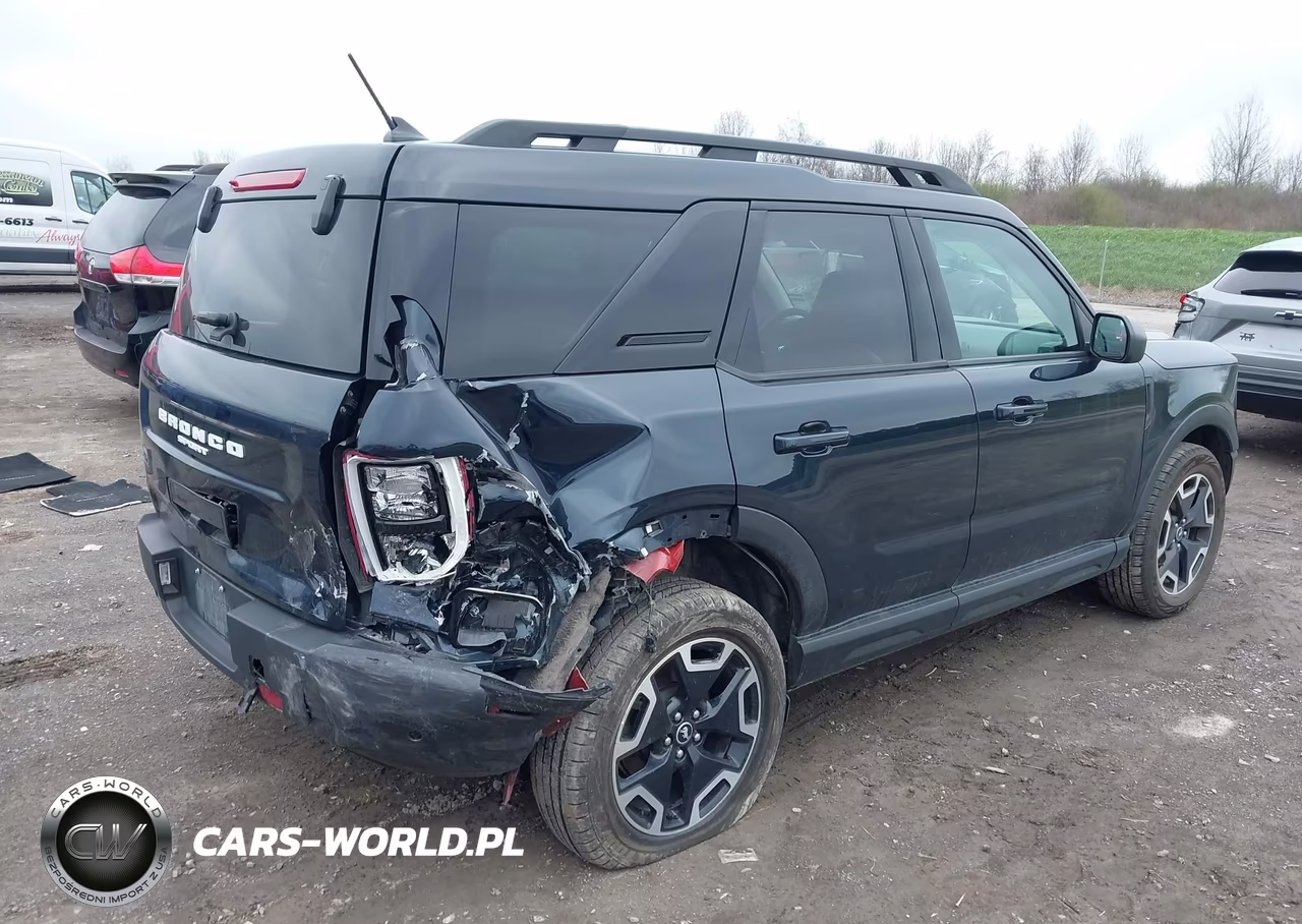 2022 Ford Bronco Sport Outer Banks VIN:3FMCR9C62NRD78735 - 4
