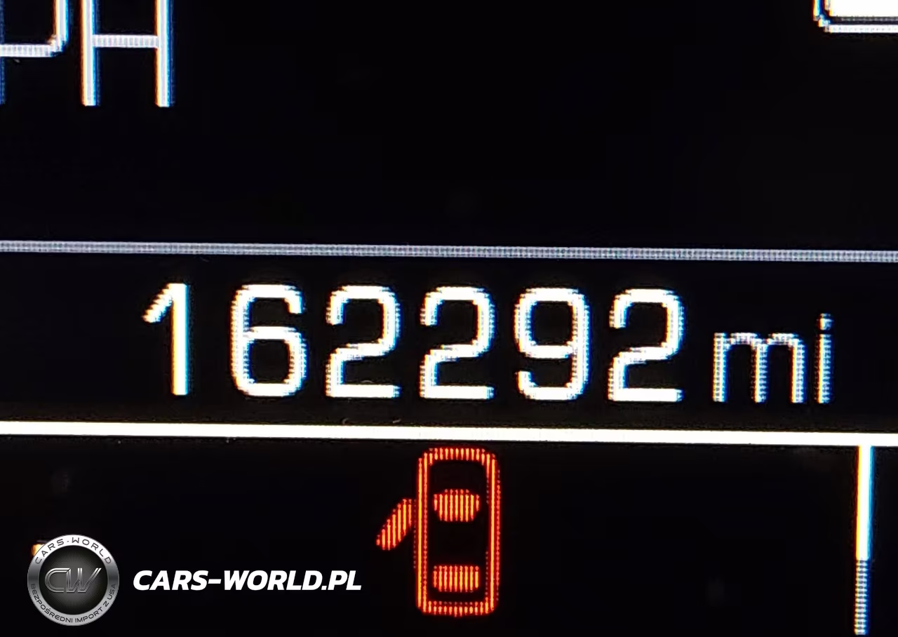 2017 Chevrolet Suburban Premier VIN:1GNSKJKC6HR225148 - 15