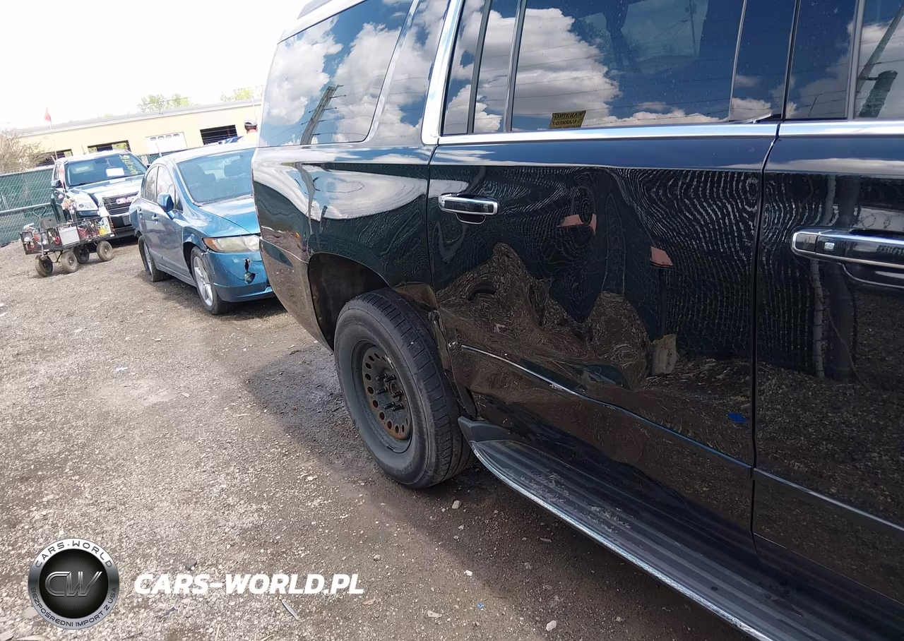 2017 Chevrolet Suburban Premier VIN:1GNSKJKC6HR225148 - 6