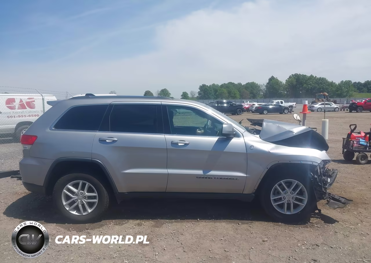 2017 Jeep Grand Cherokee Laredo 4X4 VIN:1C4RJFAG0HC735865 - 13
