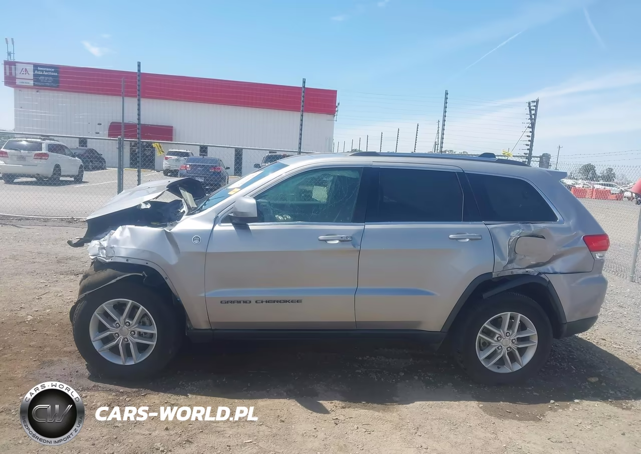 2017 Jeep Grand Cherokee Laredo 4X4 VIN:1C4RJFAG0HC735865 - 14