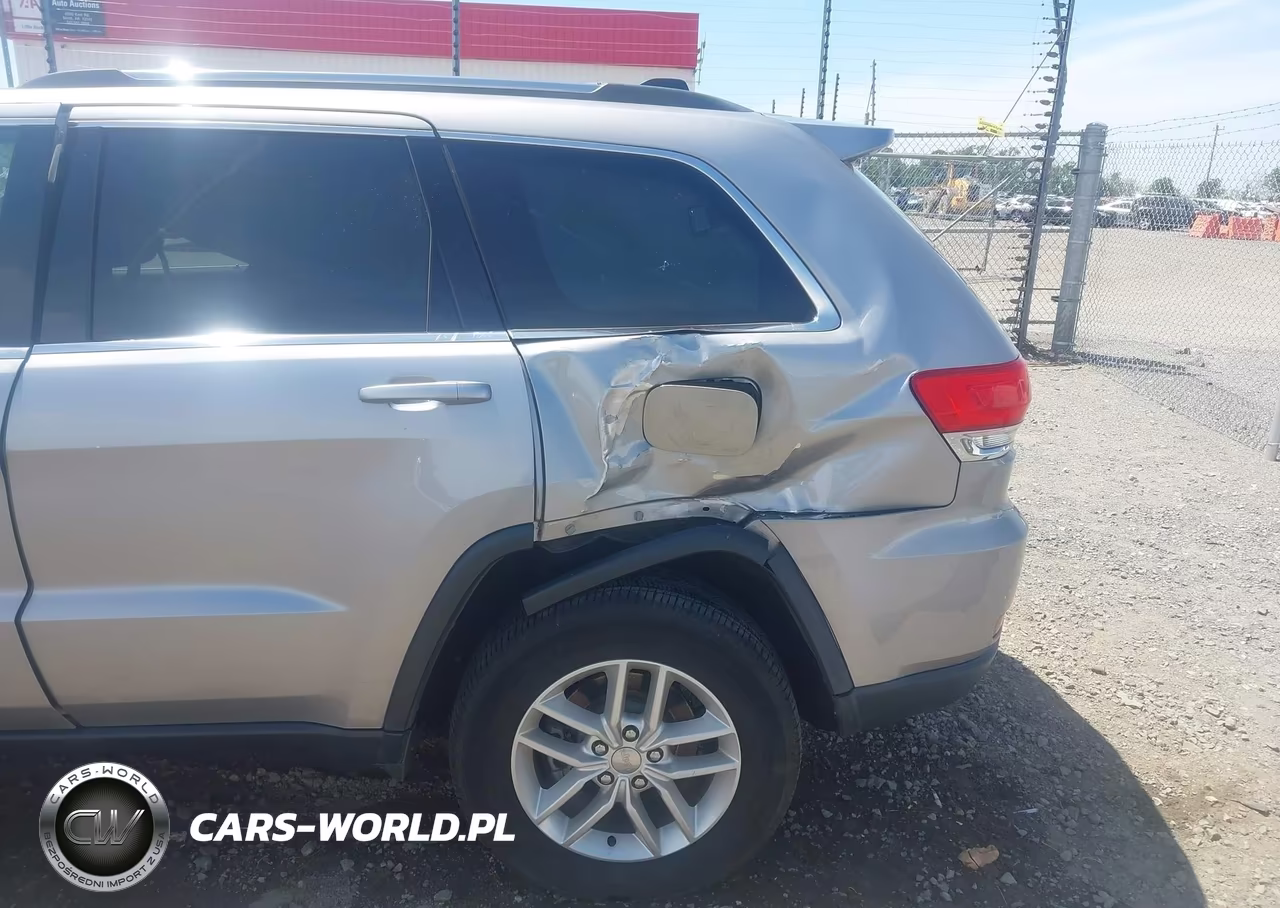2017 Jeep Grand Cherokee Laredo 4X4 VIN:1C4RJFAG0HC735865 - 19