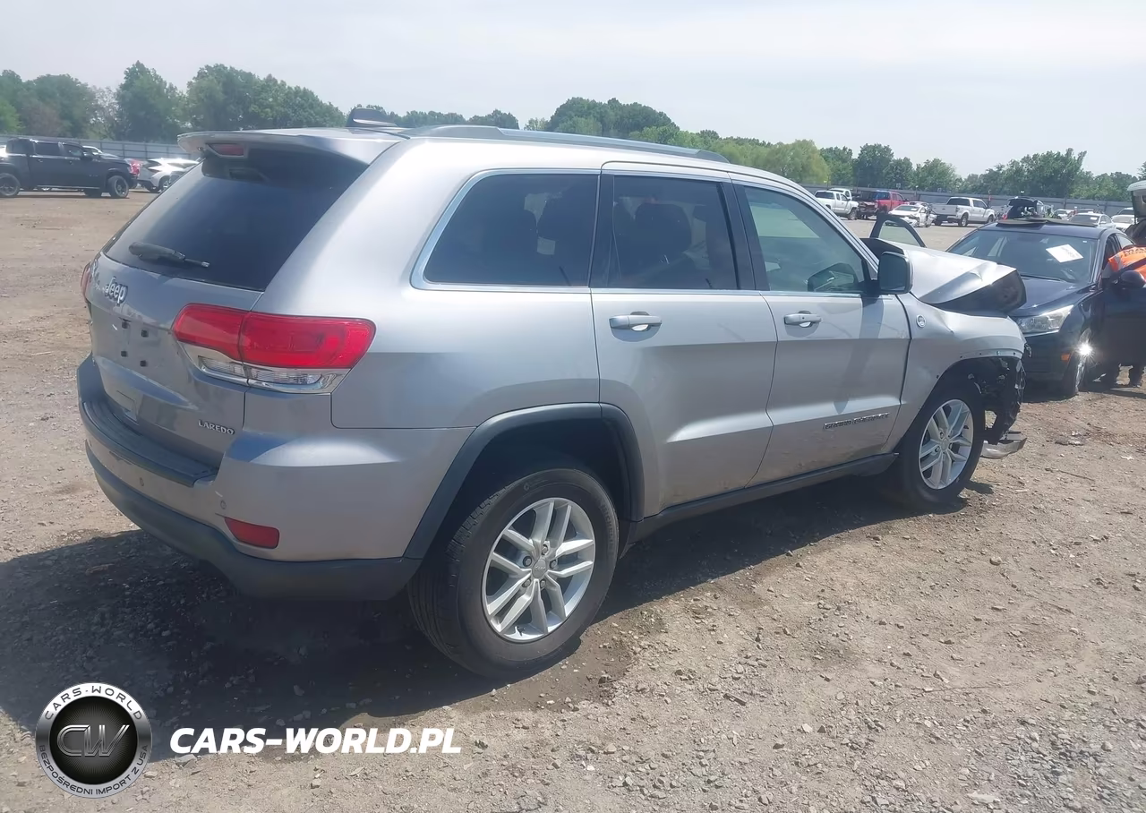 2017 Jeep Grand Cherokee Laredo 4X4 VIN:1C4RJFAG0HC735865 - 4