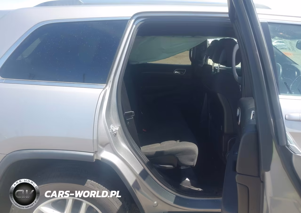 2017 Jeep Grand Cherokee Laredo 4X4 VIN:1C4RJFAG0HC735865 - 8