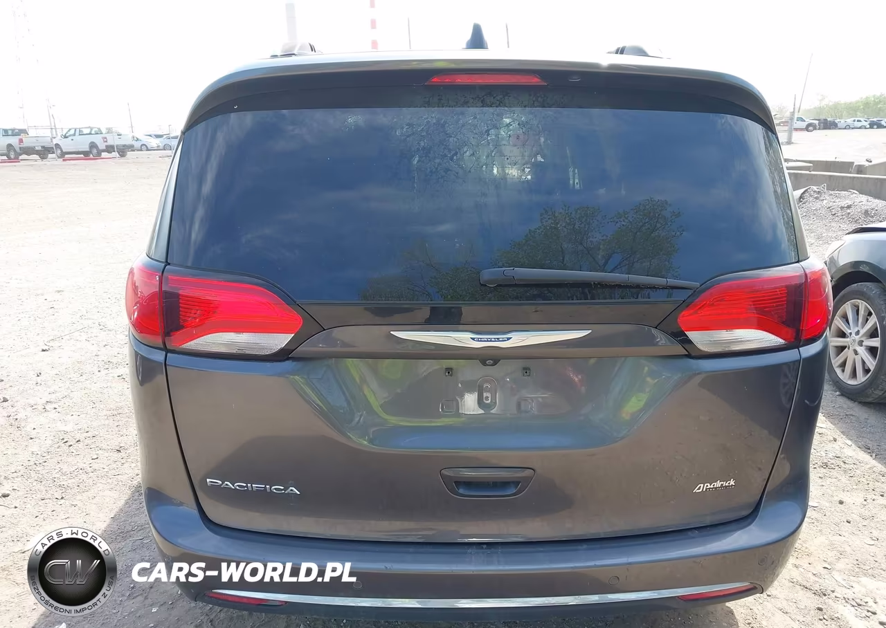 2018 Chrysler Pacifica Touring L VIN:2C4RC1BG7JR120061 - 16