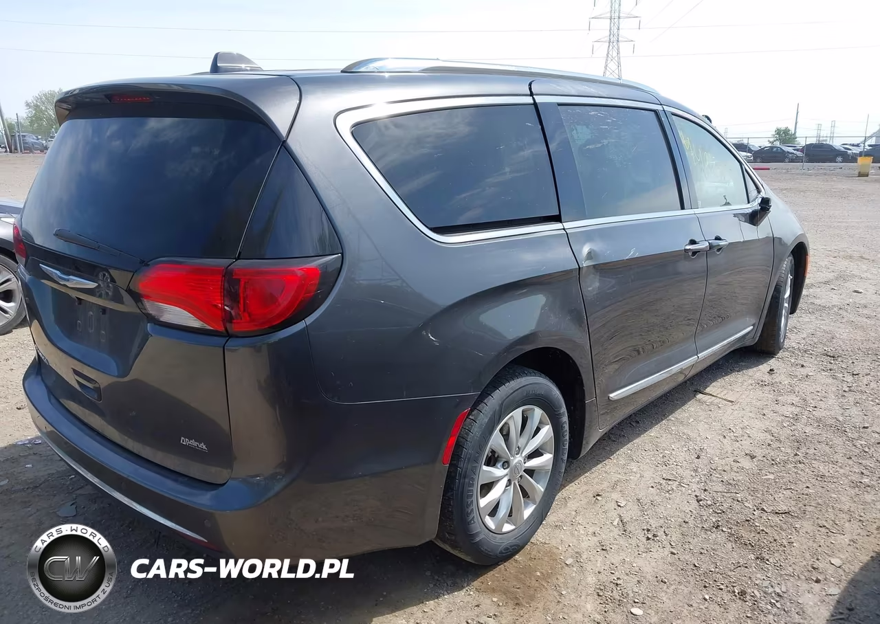 2018 Chrysler Pacifica Touring L VIN:2C4RC1BG7JR120061 - 4