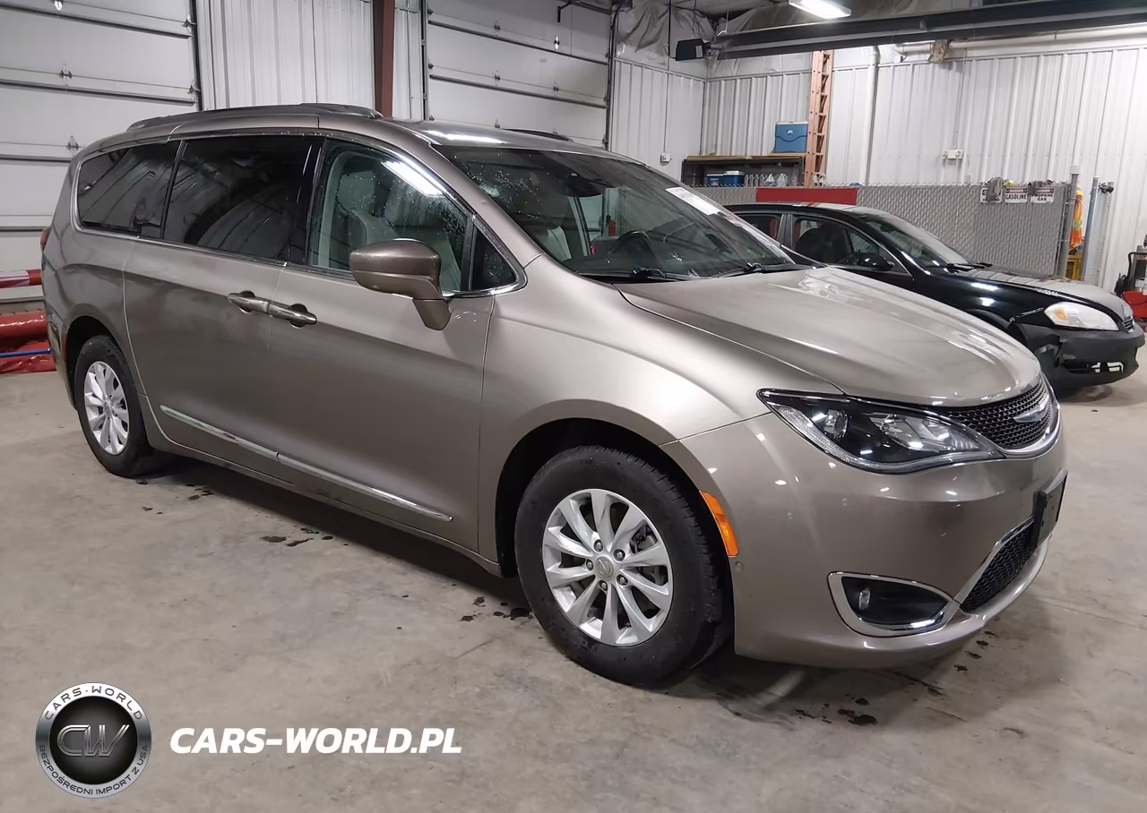 2017 Chrysler Pacifica Touring-L Plus