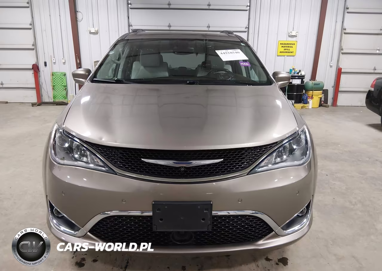 2017 Chrysler Pacifica Touring-L Plus VIN:2C4RC1EG6HR591768 - 13
