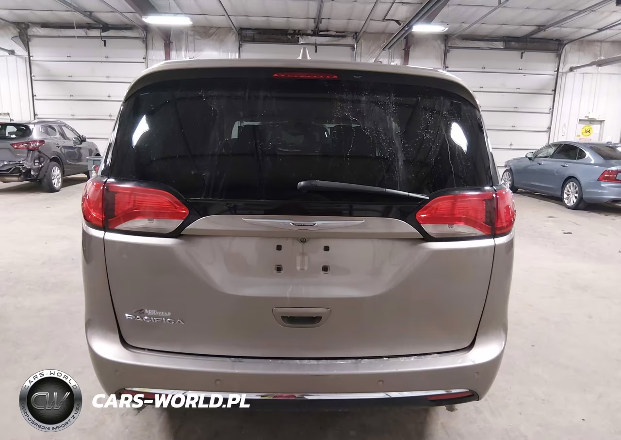 2017 Chrysler Pacifica Touring-L Plus VIN:2C4RC1EG6HR591768 - 17