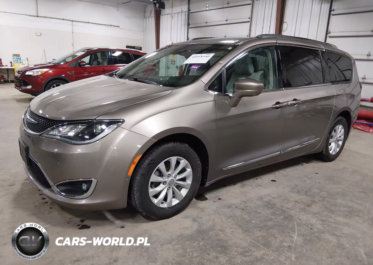 2017 Chrysler Pacifica Touring-L Plus VIN:2C4RC1EG6HR591768 - 2