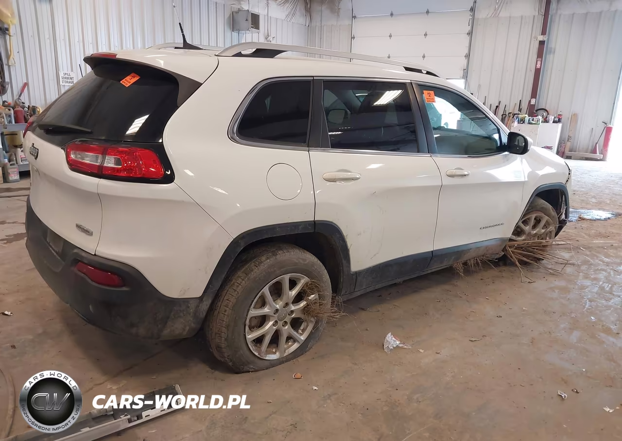 2016 Jeep Cherokee Latitude VIN:1C4PJMCB1GW120106 - 4