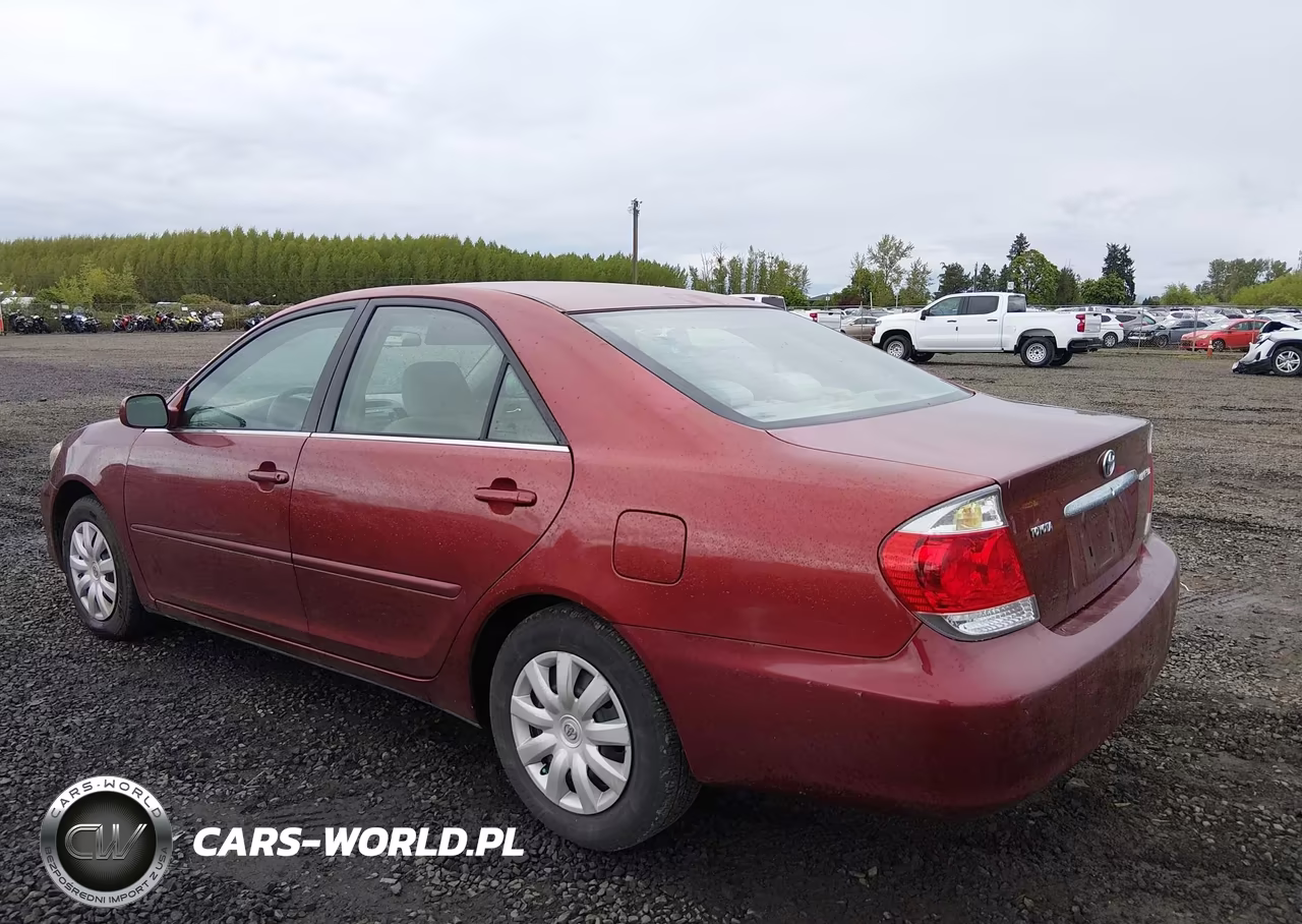 2005 Toyota Camry Le VIN:4T1BE30K35U073839 - 3
