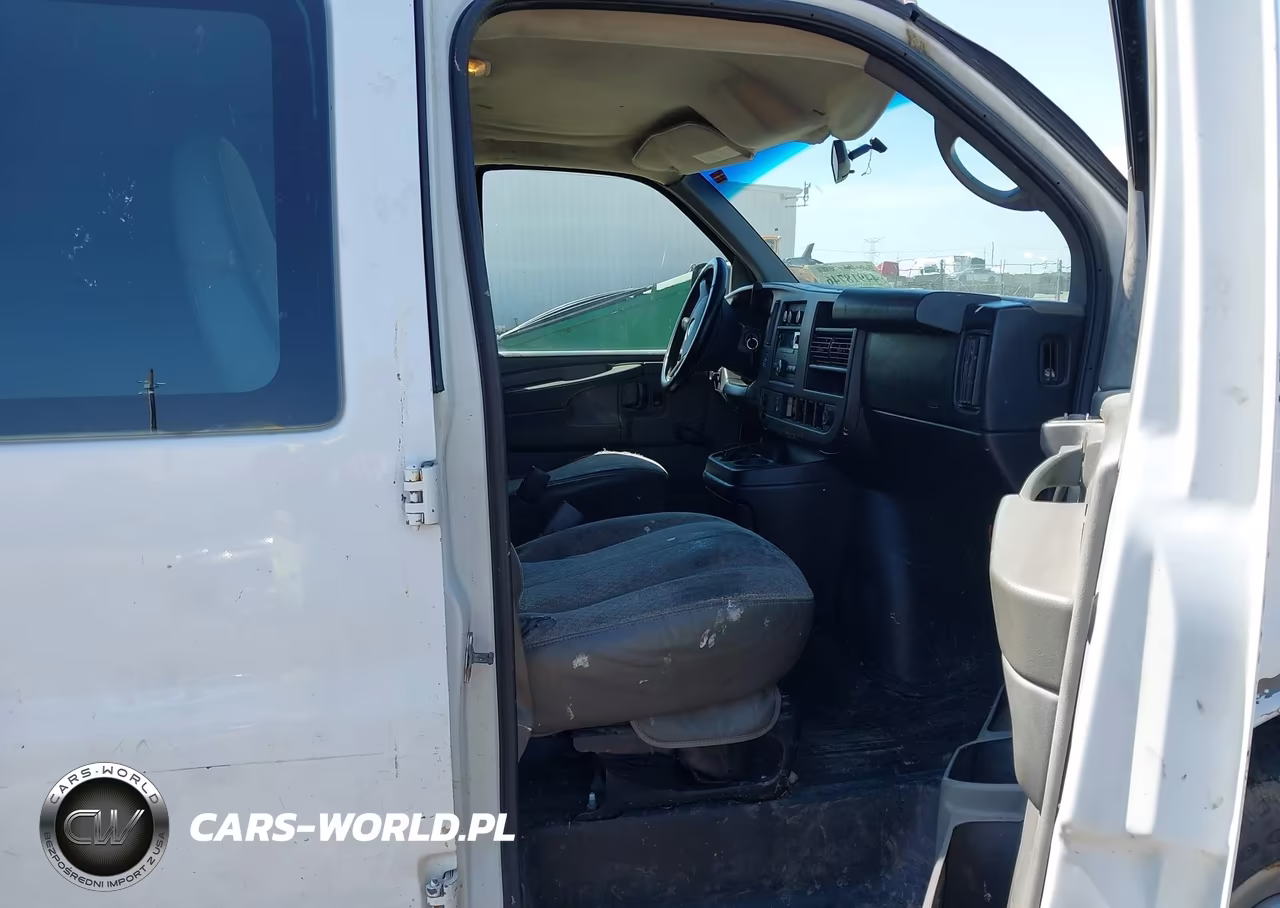 2010 Chevrolet Express 3500 Work Van VIN:1GC2GUBG0A1182137 - 5
