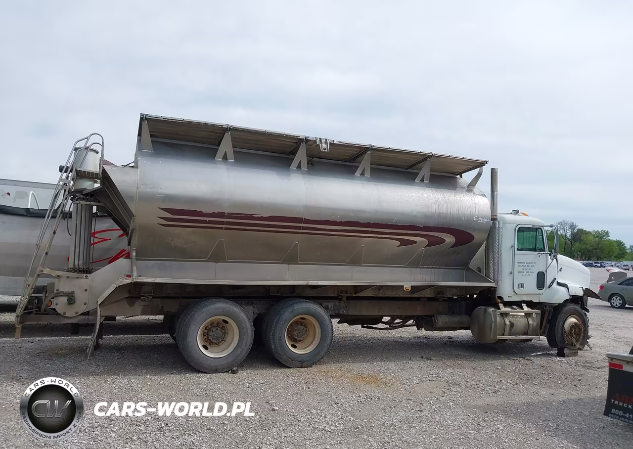 2000 Freightliner Conventional Fld112 VIN:1FUY3MDB9YLF83039 - 13