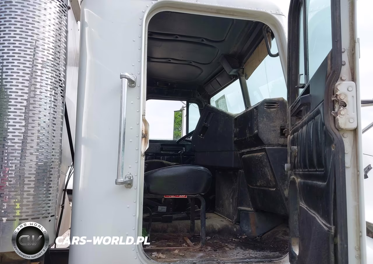 2000 Freightliner Conventional Fld112 VIN:1FUY3MDB9YLF83039 - 6
