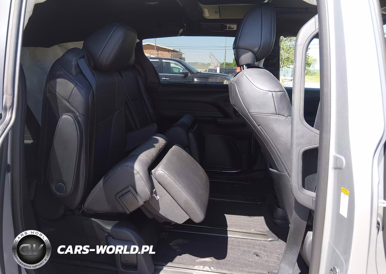 2025 Toyota Sienna Limited VIN:5TDZSKFC0SS216526 - 8