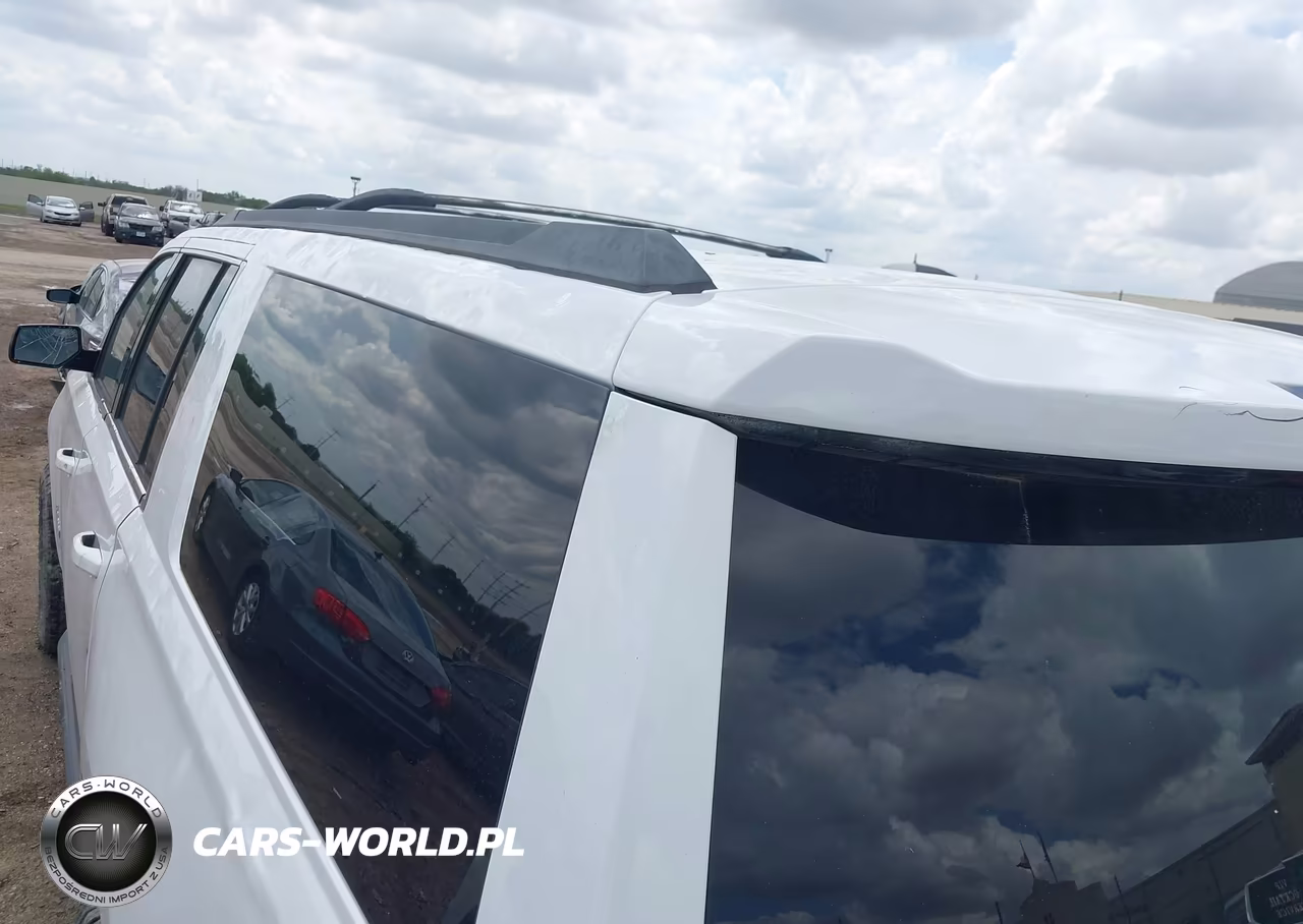 2018 Chevrolet Suburban Ls VIN:1GNSCGECXJR176196 - 19