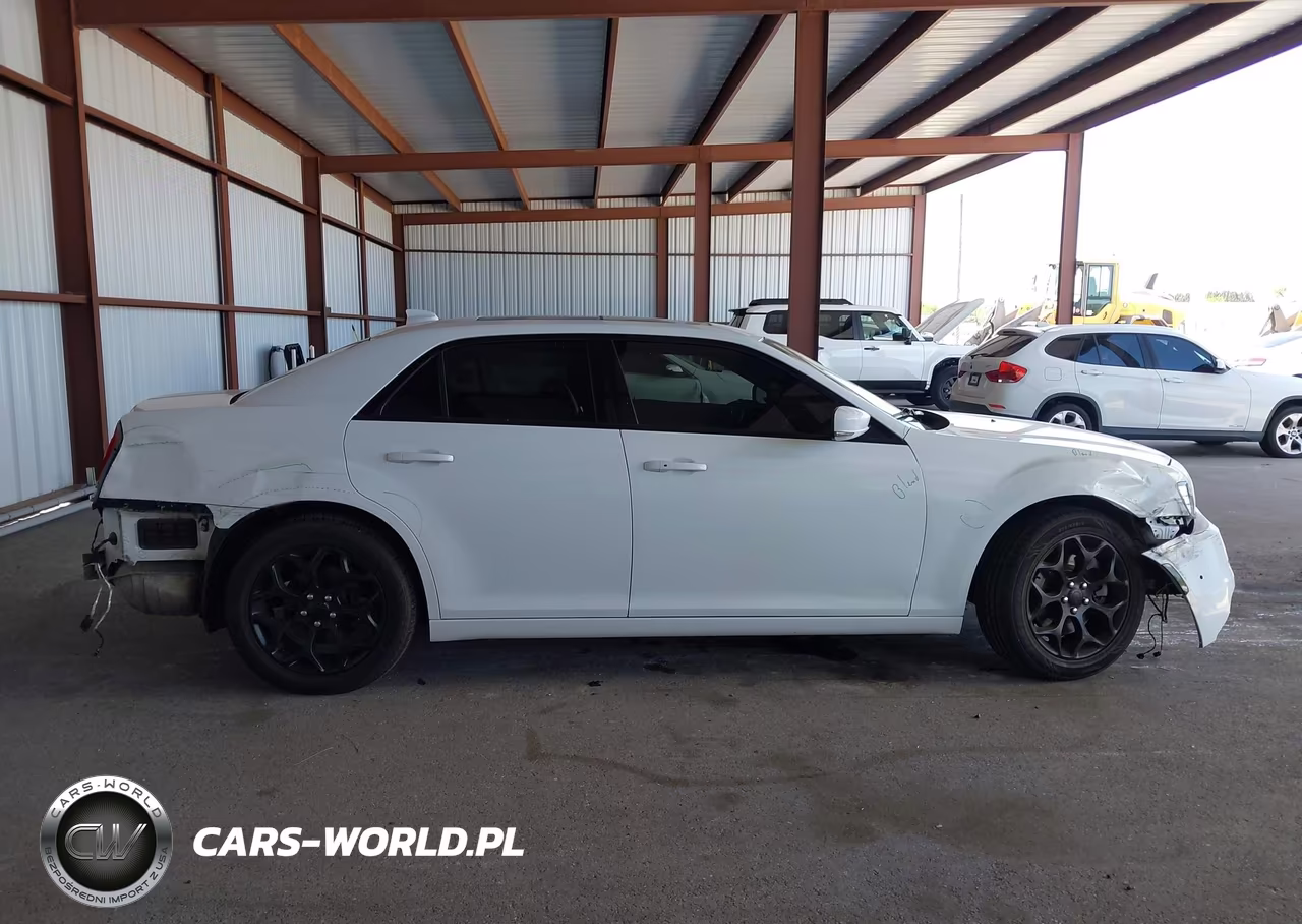 2016 Chrysler 300 300S VIN:2C3CCAGG4GH136364 - 14