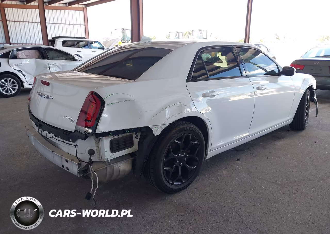 2016 Chrysler 300 300S VIN:2C3CCAGG4GH136364 - 4