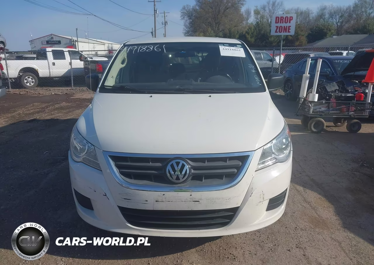 2010 Volkswagen Routan S VIN:2V4RW4D14AR163652 - 12