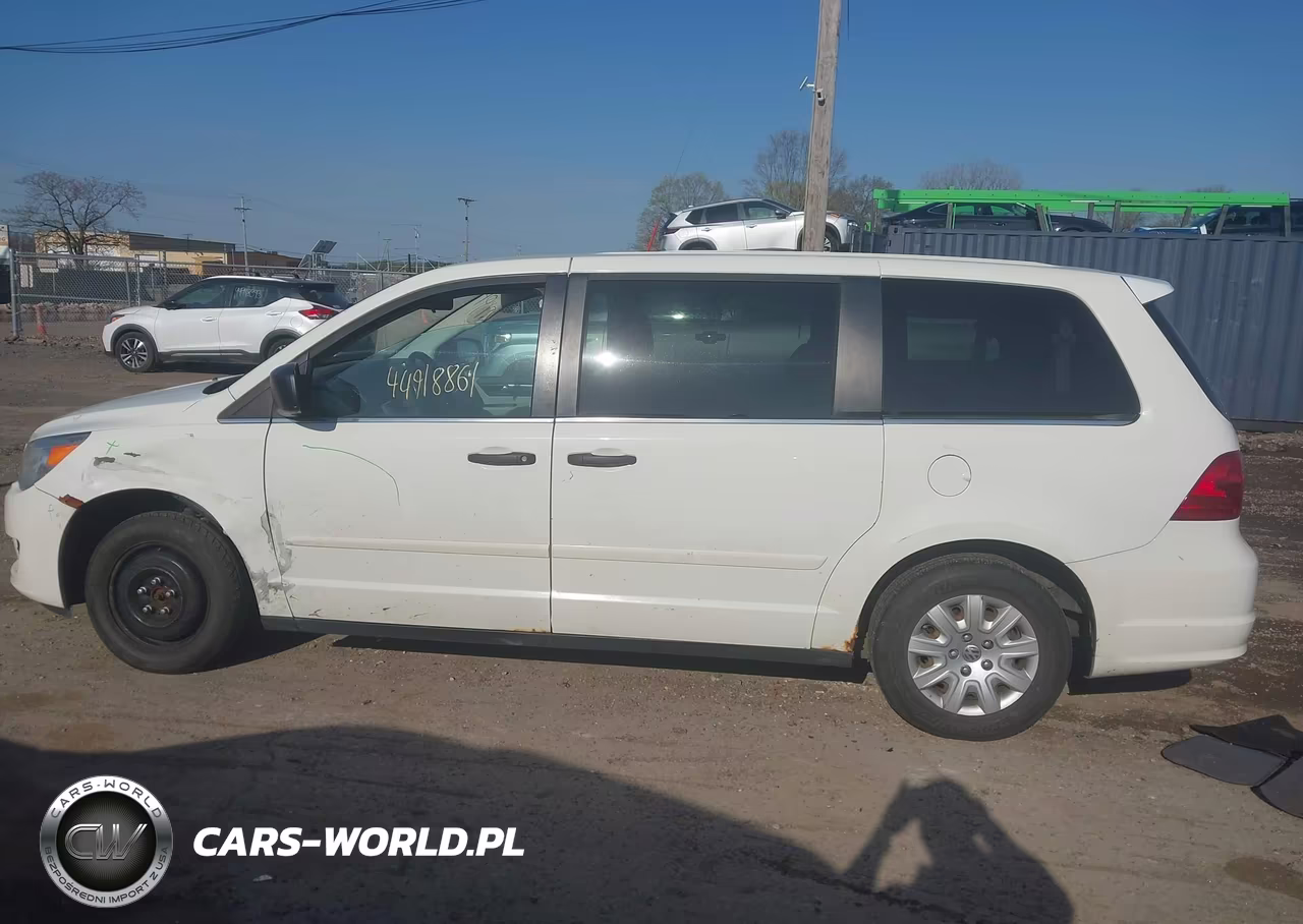 2010 Volkswagen Routan S VIN:2V4RW4D14AR163652 - 14