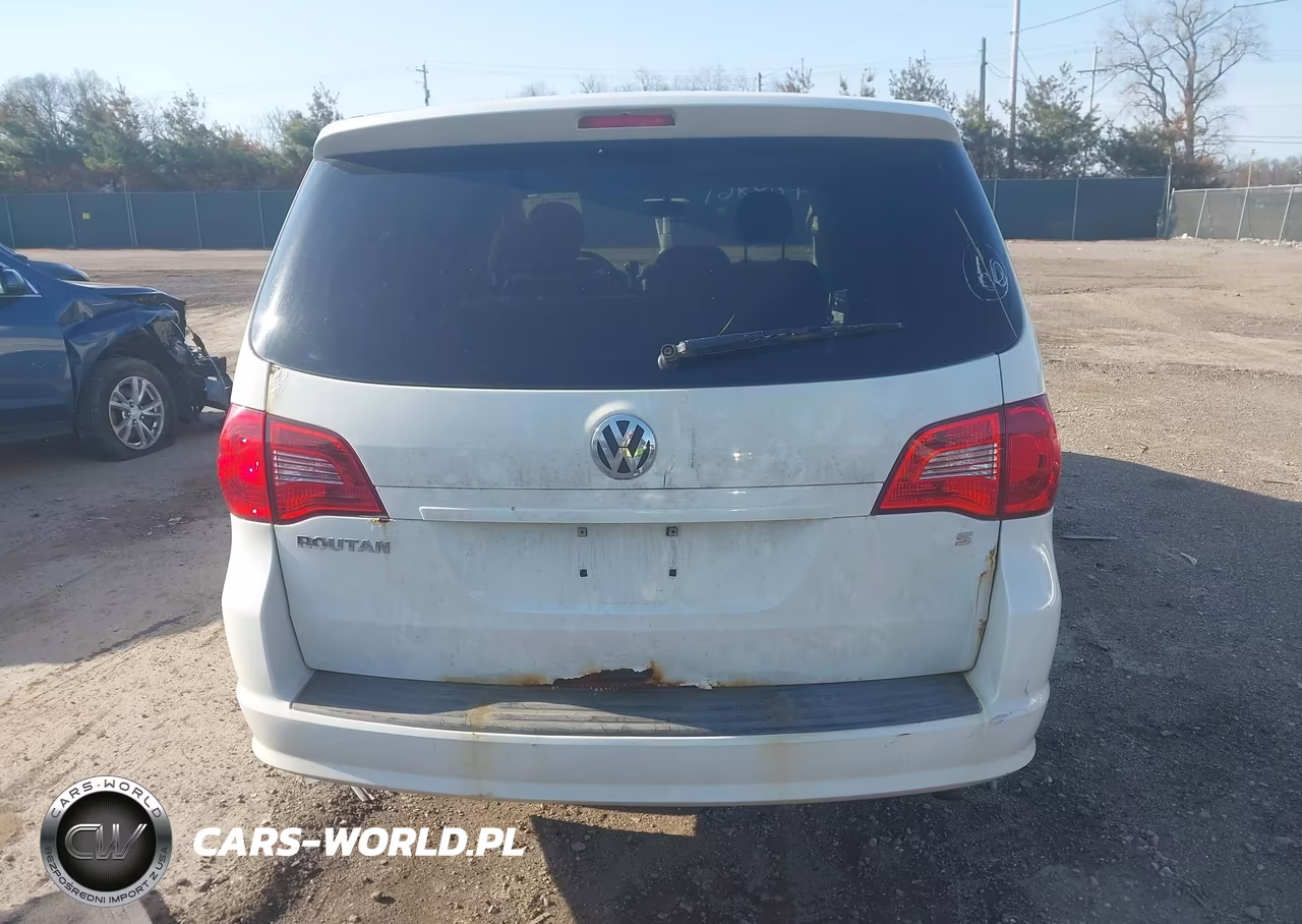 2010 Volkswagen Routan S VIN:2V4RW4D14AR163652 - 16