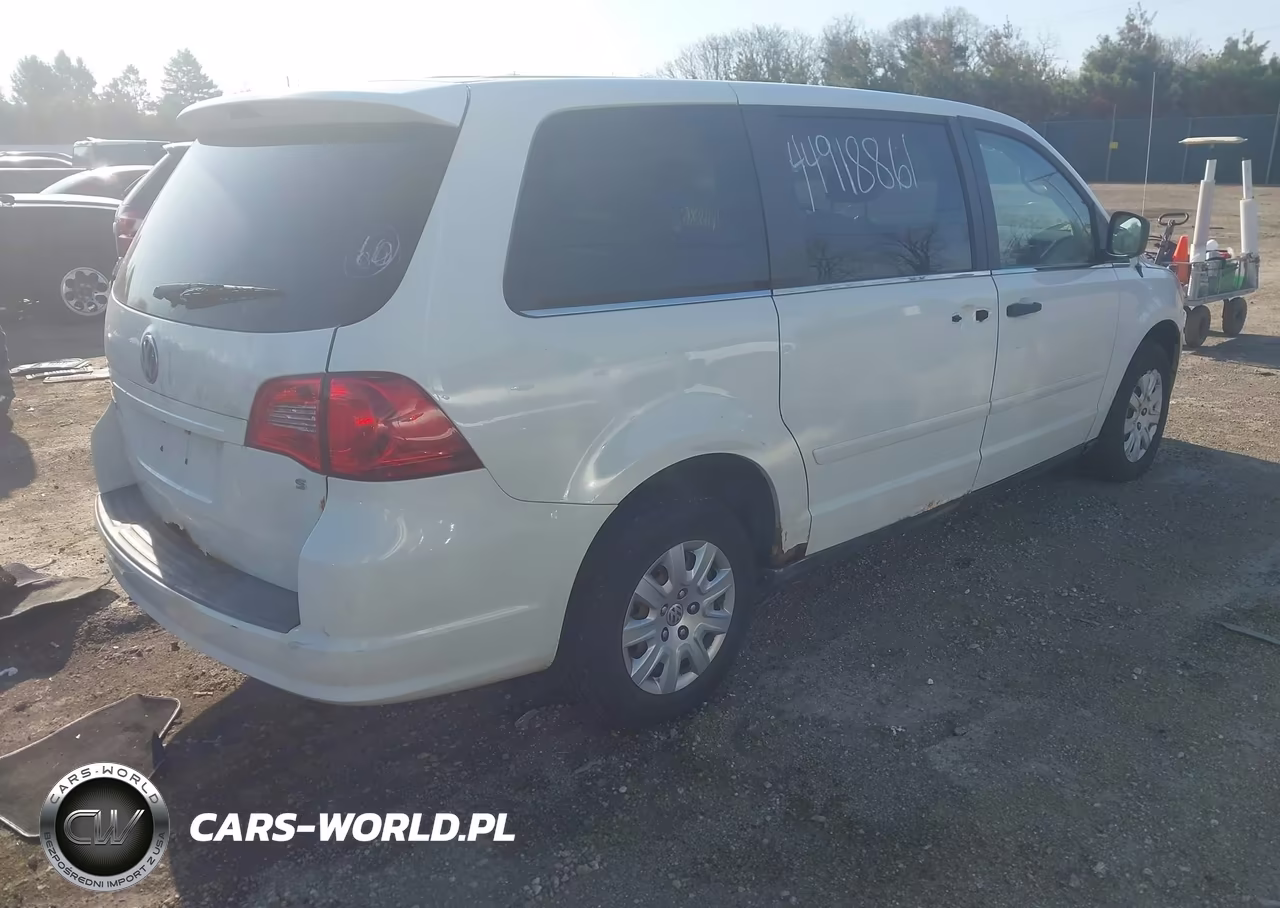 2010 Volkswagen Routan S VIN:2V4RW4D14AR163652 - 4