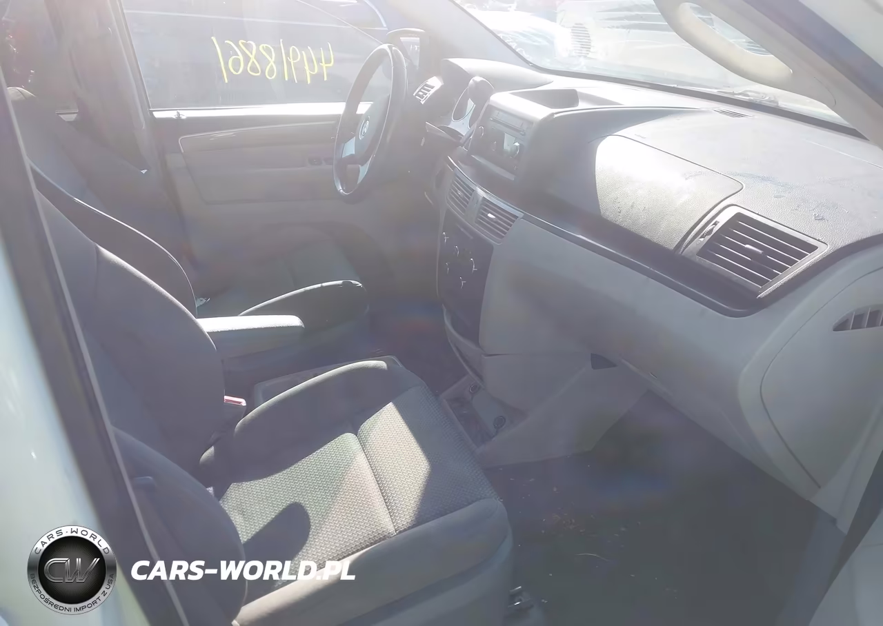 2010 Volkswagen Routan S VIN:2V4RW4D14AR163652 - 5