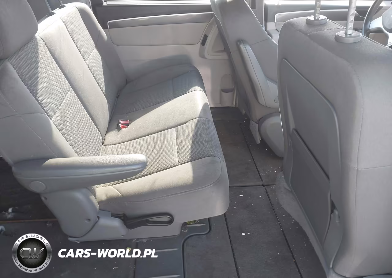 2010 Volkswagen Routan S VIN:2V4RW4D14AR163652 - 8