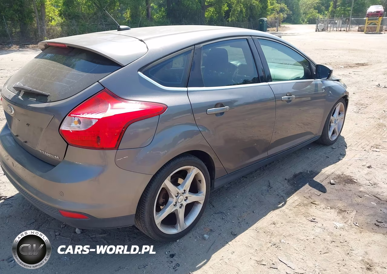 2012 Ford Focus Titanium VIN:1FAHP3N24CL276913 - 4