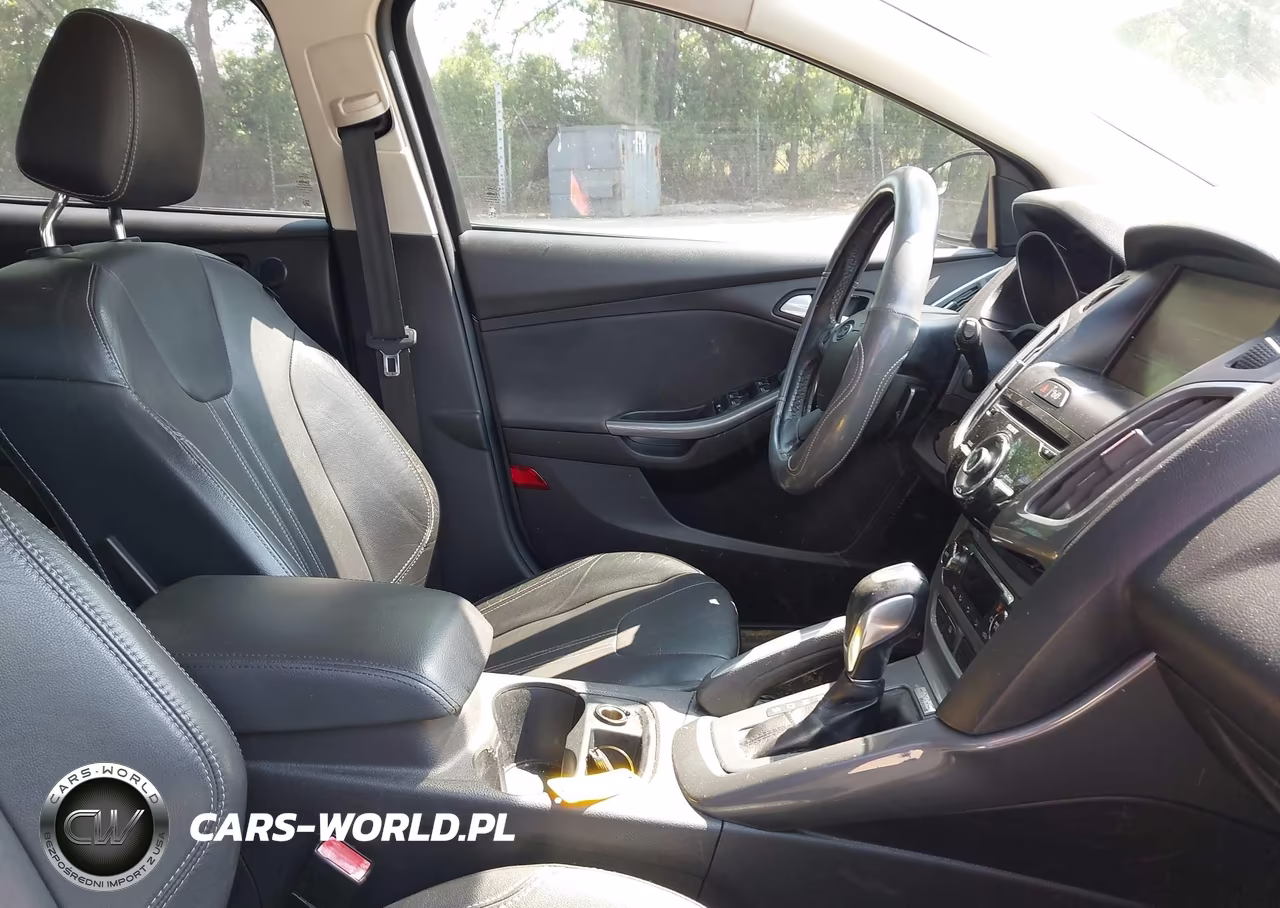 2012 Ford Focus Titanium VIN:1FAHP3N24CL276913 - 5