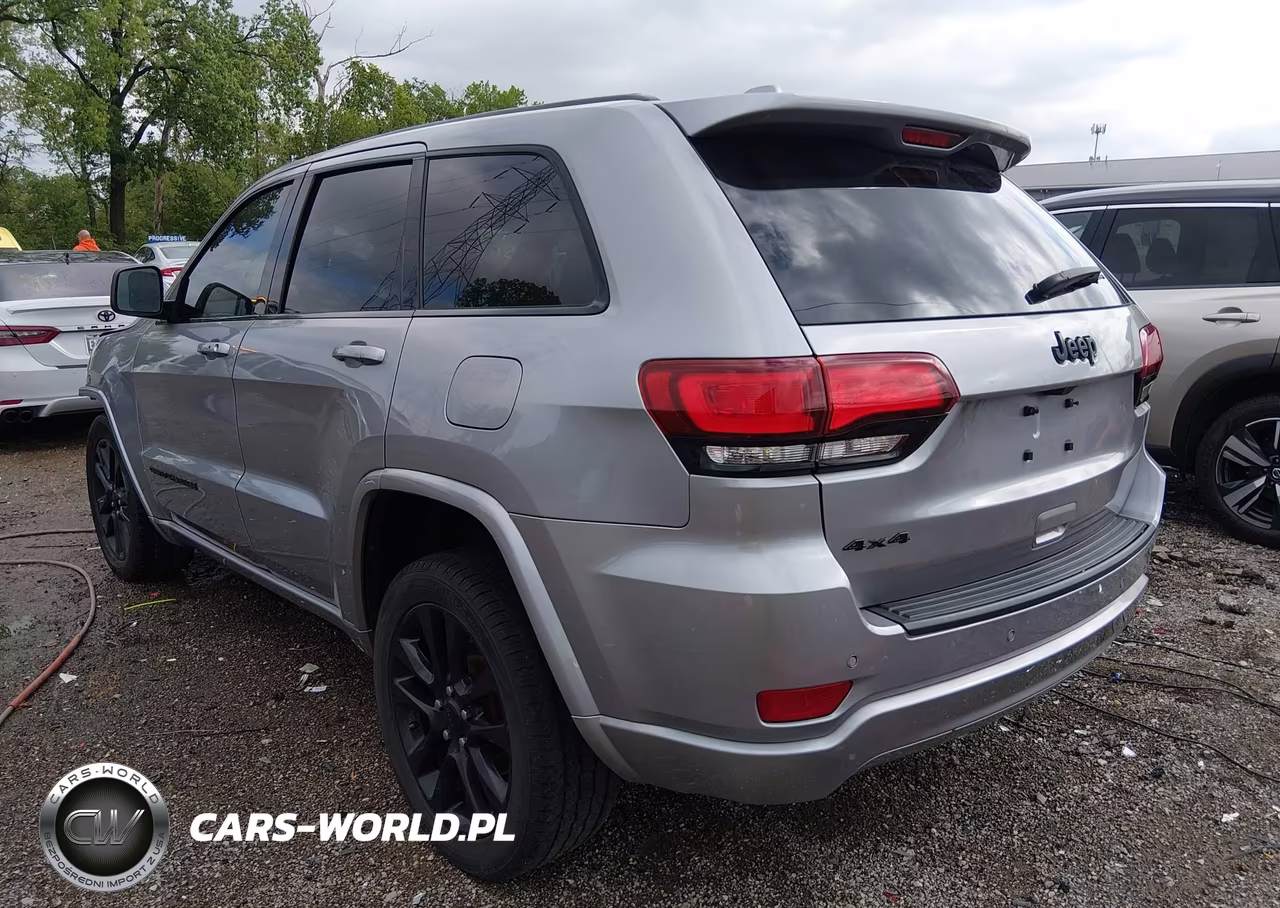 2018 Jeep Grand Cherokee Altitude 4X4 VIN:1C4RJFAG7JC503091 - 3