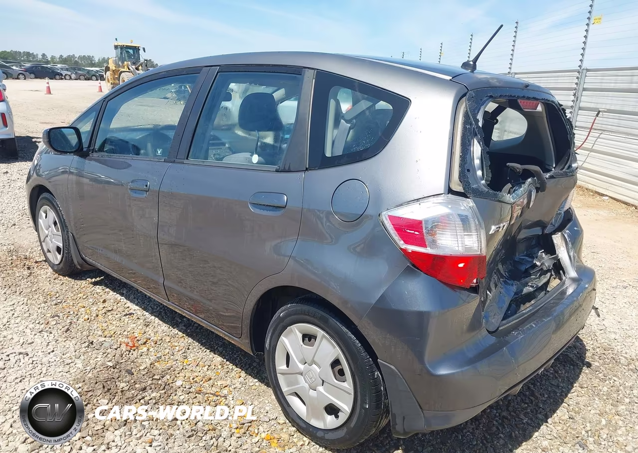 2013 Honda Fit VIN:JHMGE8H33DC028794 - 3