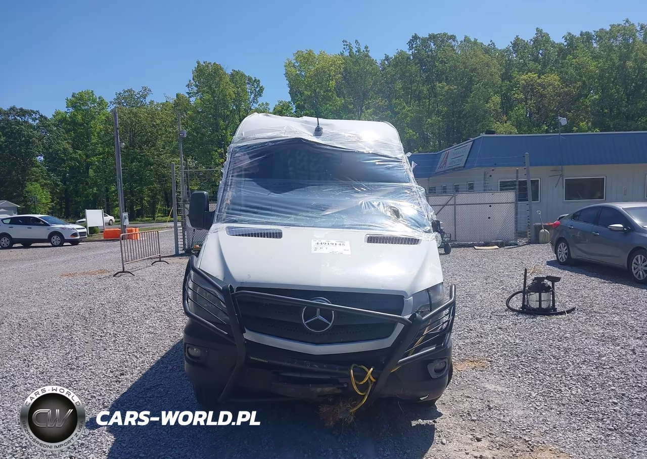 2018 Mercedes-Benz Sprinter 2500 High Roof V6 VIN:WD3PE8CD3JP645614 - 11