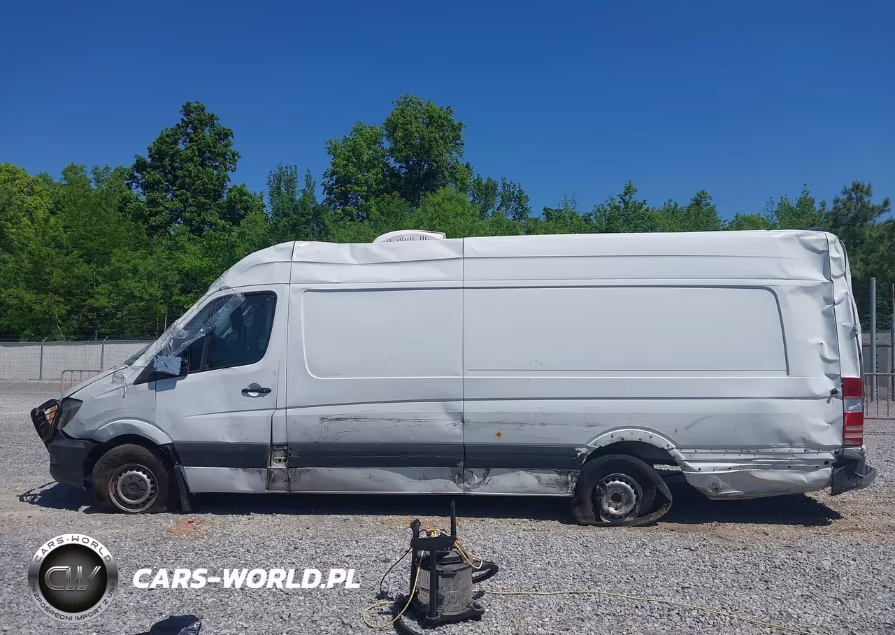 2018 Mercedes-Benz Sprinter 2500 High Roof V6 VIN:WD3PE8CD3JP645614 - 13