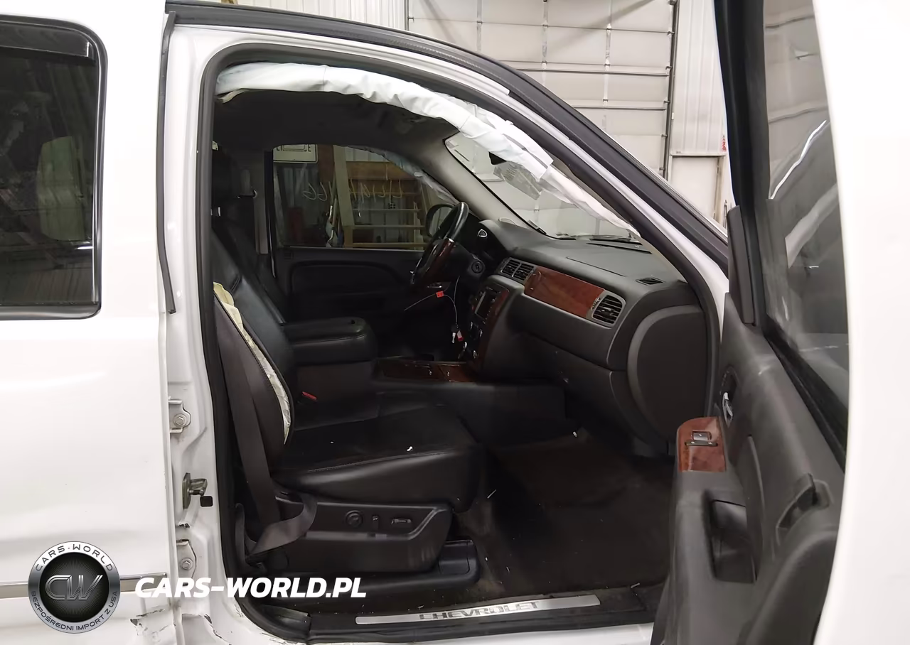 2010 Chevrolet Tahoe Ltz VIN:1GNUKCE02AR264458 - 5