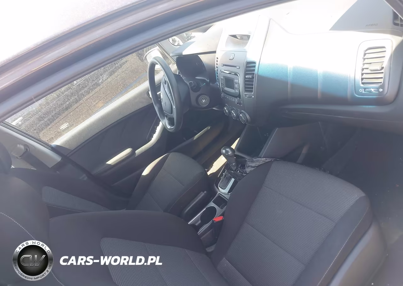 2017 Kia Forte Lx VIN:3KPFK4A78HE137889 - 5