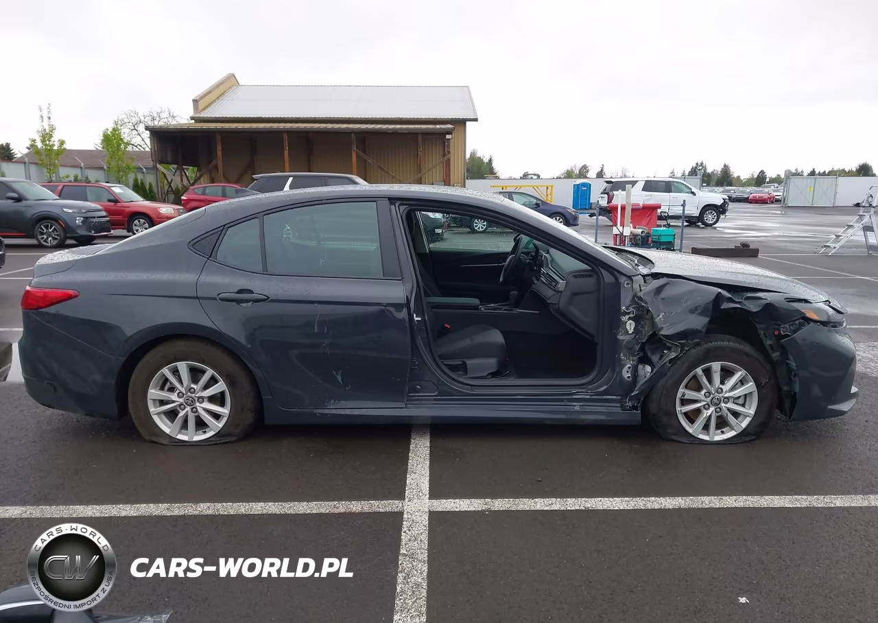 2026 Toyota Camry Le VIN:4T1DAACKXTU264823 - 14