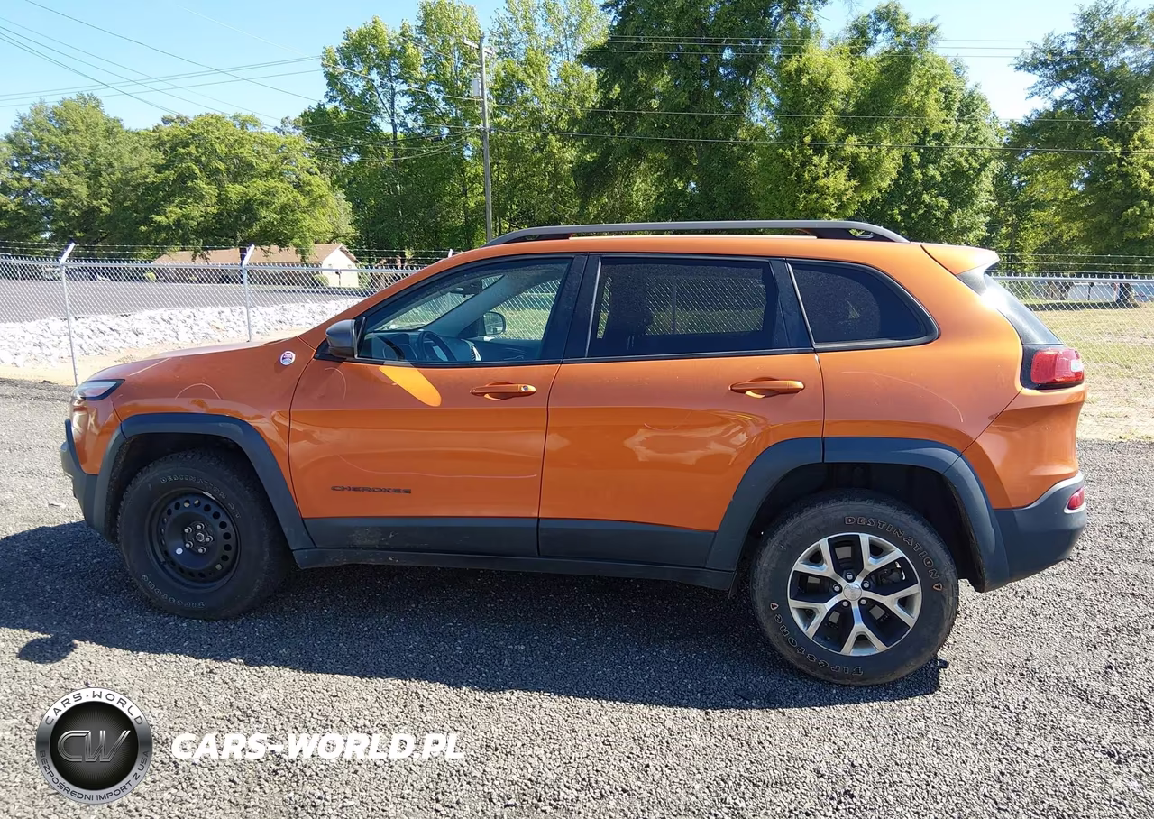 2015 Jeep Cherokee Trailhawk VIN:1C4PJMBS0FW698889 - 15