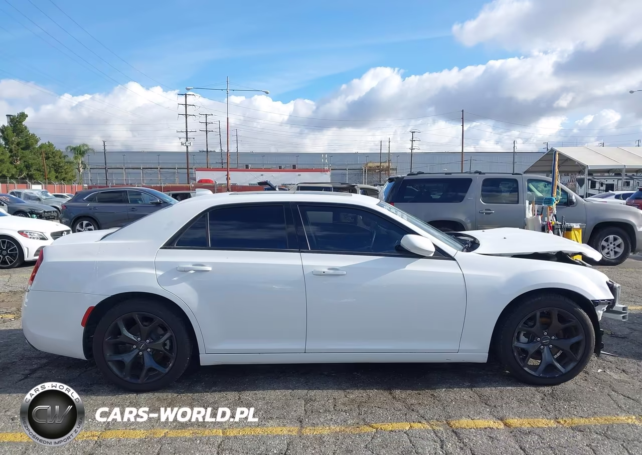 2023 Chrysler 300 300S VIN:2C3CCABG8PH561030 - 19