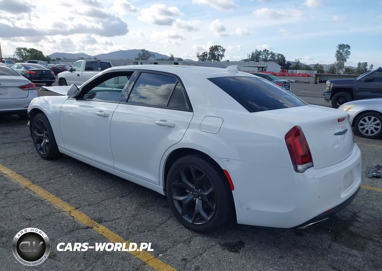 2023 Chrysler 300 300S VIN:2C3CCABG8PH561030 - 3