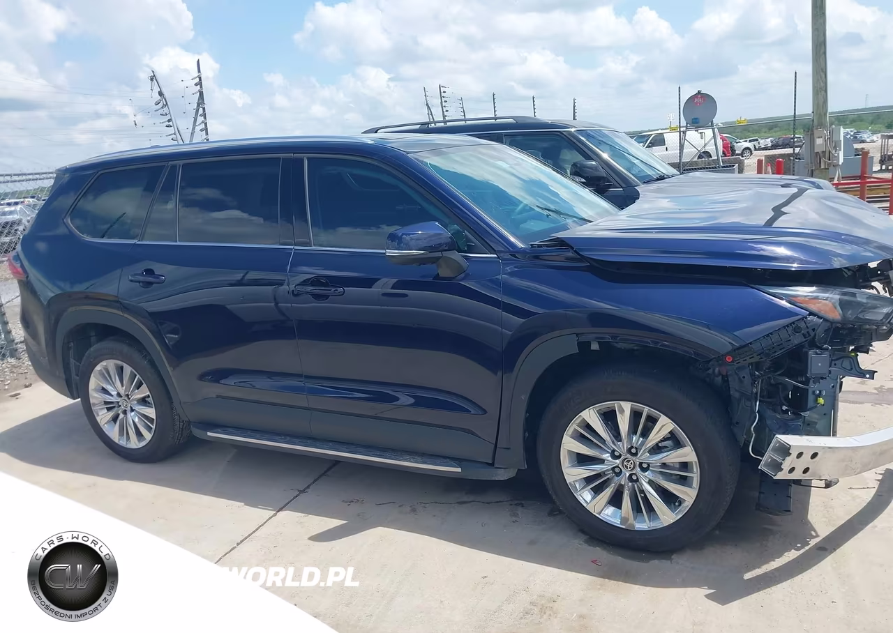 2025 Toyota Grand Highlander Platinum VIN:5TDAAAB57SS079165 - 13