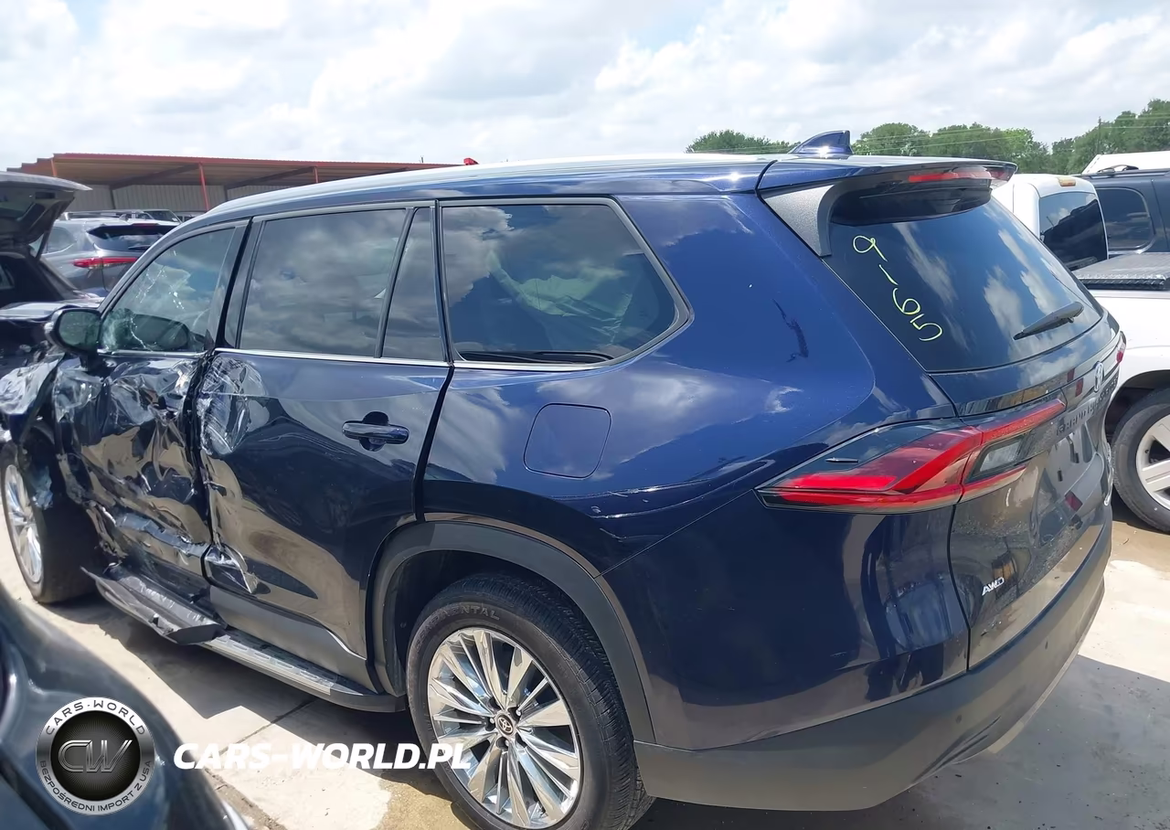 2025 Toyota Grand Highlander Platinum VIN:5TDAAAB57SS079165 - 14