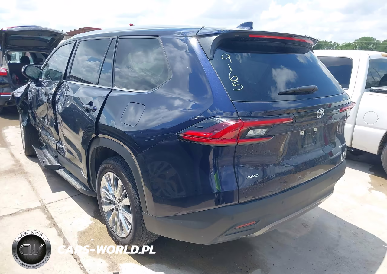 2025 Toyota Grand Highlander Platinum VIN:5TDAAAB57SS079165 - 3