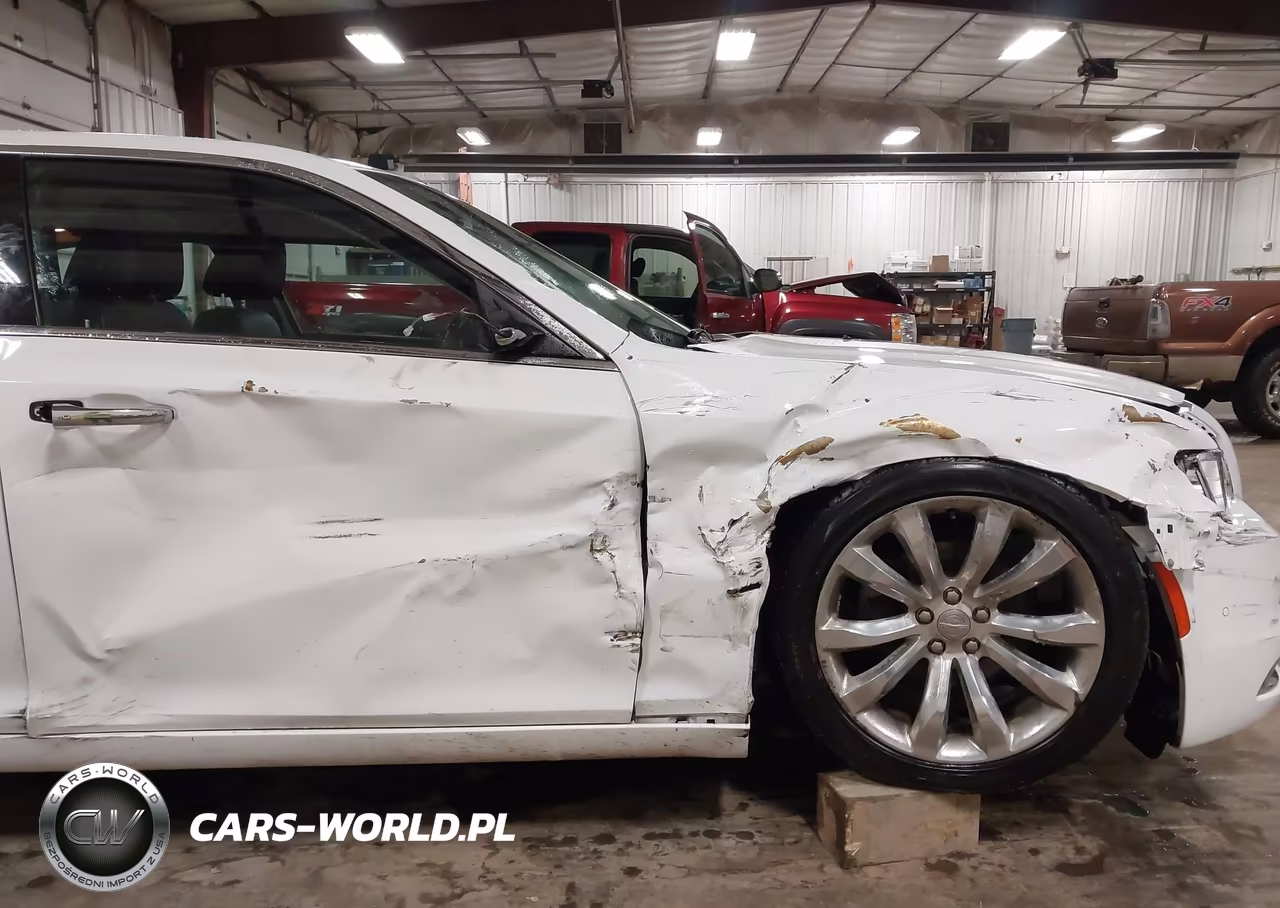 2017 Chrysler 300C VIN:2C3CCAEG6HH628866 - 6