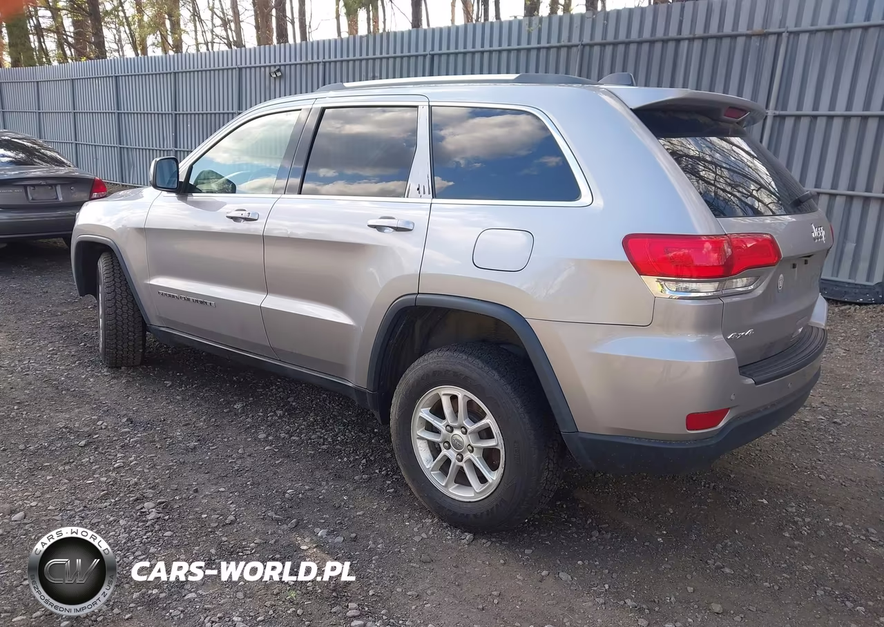 2019 Jeep Grand Cherokee Laredo E 4X4 VIN:1C4RJFAG5KC727297 - 3