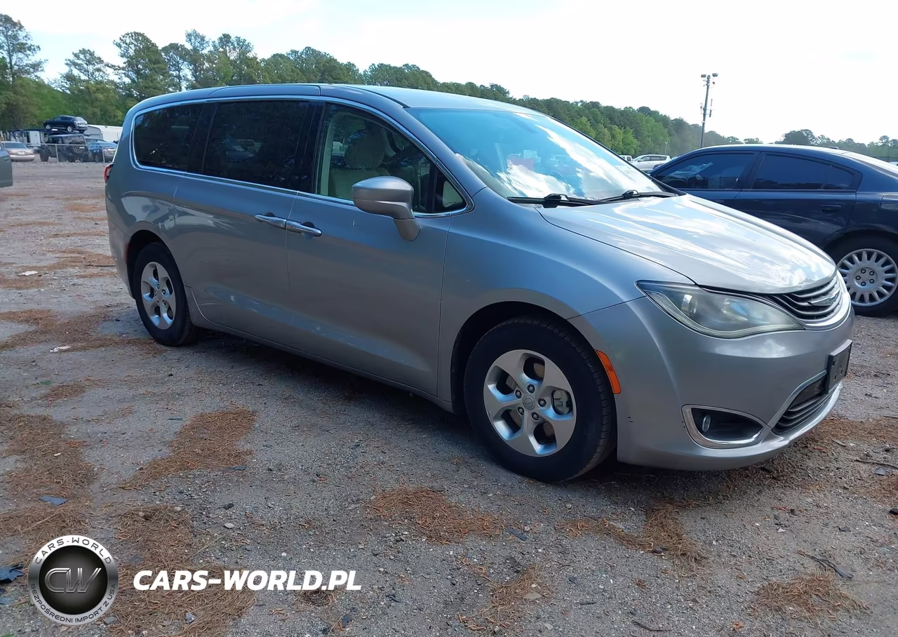 2017 Chrysler Pacifica Hybrid Touring Plus