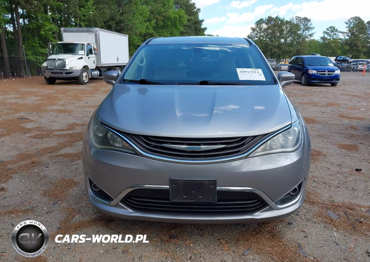 2017 Chrysler Pacifica Hybrid Touring Plus VIN:2C4RC1H71HR797480 - 12