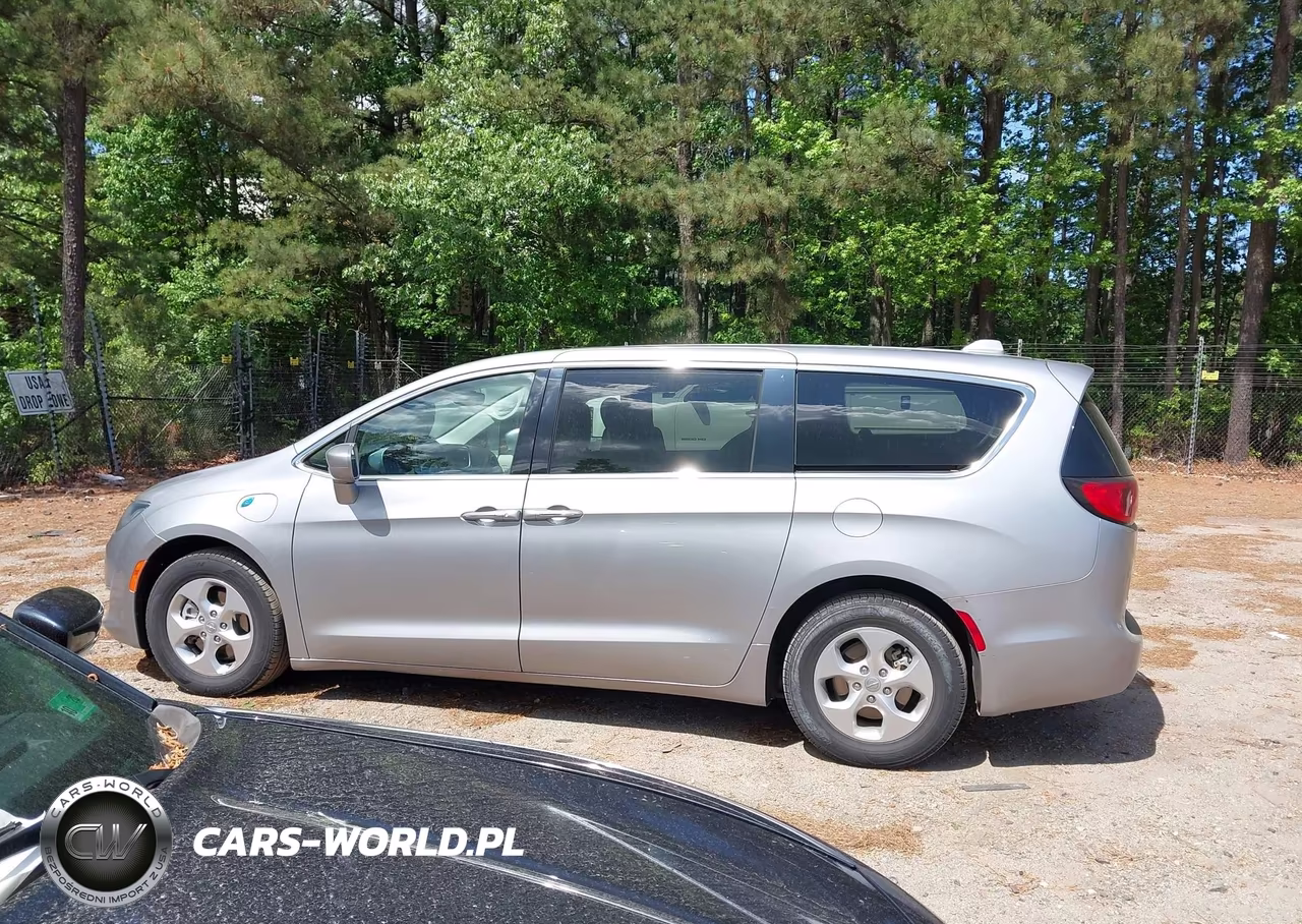 2017 Chrysler Pacifica Hybrid Touring Plus VIN:2C4RC1H71HR797480 - 14